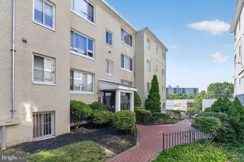 713 Brandywine St SE #203, Washington, DC 20032