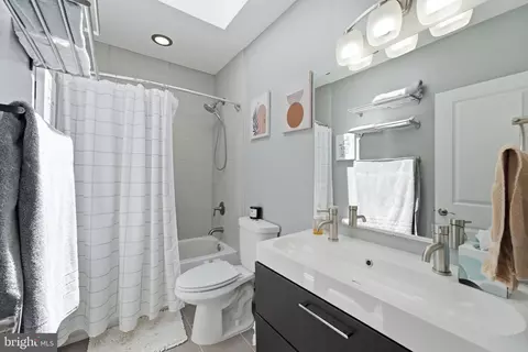 Bath - 226 S Street St NE, Washington, DC 20002 photo 2 of 3