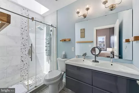 Bath - 226 S Street St NE, Washington, DC 20002 photo 1 of 3