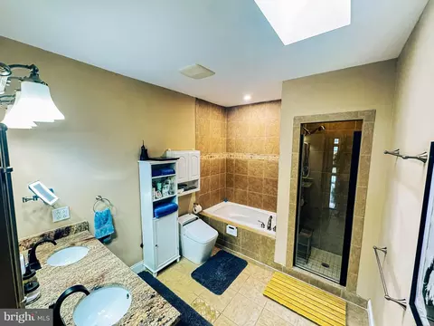 Bath - 507 M St NE #2, Washington, DC 20002 photo 1 of 2