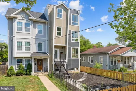4312 Hayes St NE, Washington, DC 20019