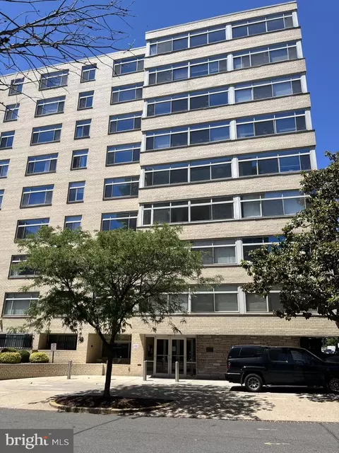 2401 H St NW #807, Washington, DC 20037