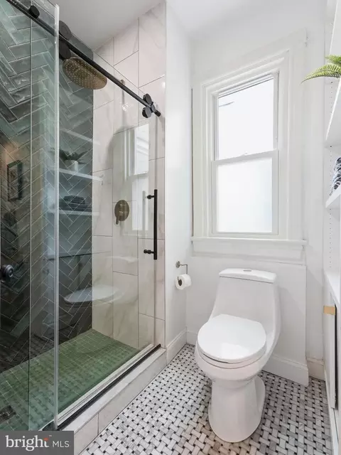 Bath - 626 Morton Pl NE, Washington, DC 20002 photo 2 of 3