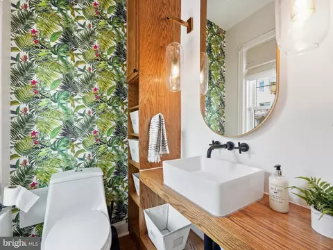 Bath - 626 Morton Pl NE, Washington, DC 20002 photo 1 of 3