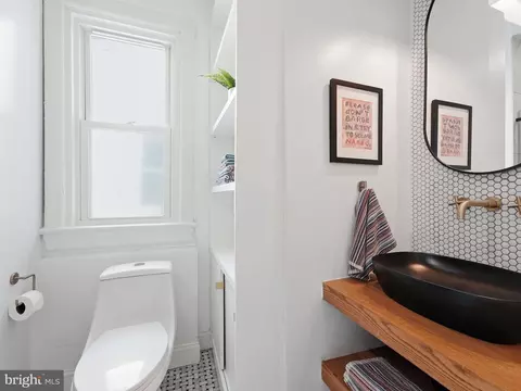Bath - 626 Morton Pl NE, Washington, DC 20002 photo 3 of 3