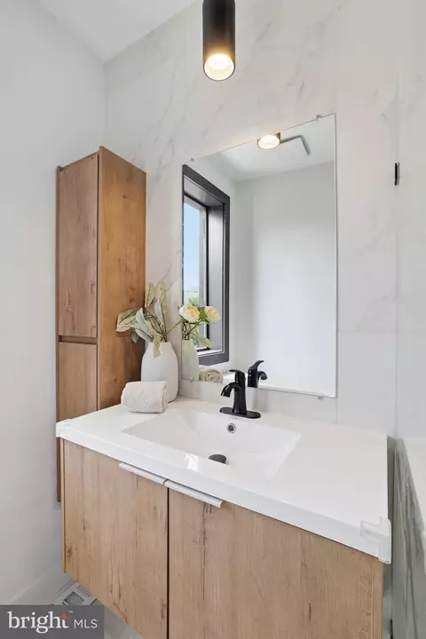 Bath - 1024 Spring Rd NW, Washington, DC 20010 photo 2 of 4