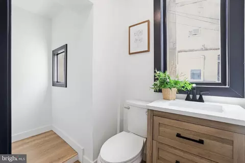 Entry Way - 1024 Spring Rd NW, Washington, DC 20010 photo 4 of 8