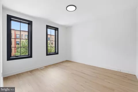 Bedroom - 1024 Spring Rd NW, Washington, DC 20010 photo 4 of 5