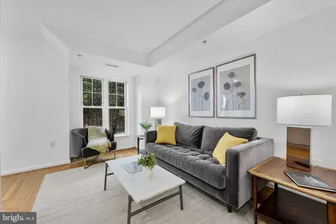 Living - 649 16th St NE, Washington, DC 20002 photo 2 of 3
