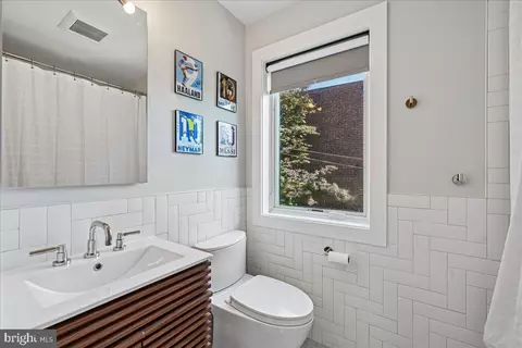Bath - 655 E Street St SE, Washington, DC 20003 photo 4 of 5