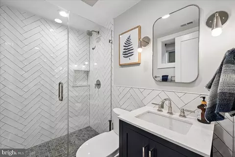 Bath - 655 E Street St SE, Washington, DC 20003 photo 5 of 5