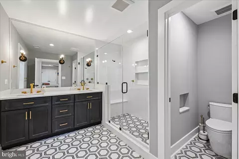 Bath - 655 E Street St SE, Washington, DC 20003 photo 3 of 5