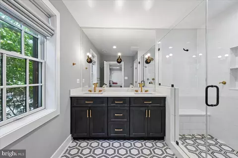 Bath - 655 E Street St SE, Washington, DC 20003 photo 2 of 5