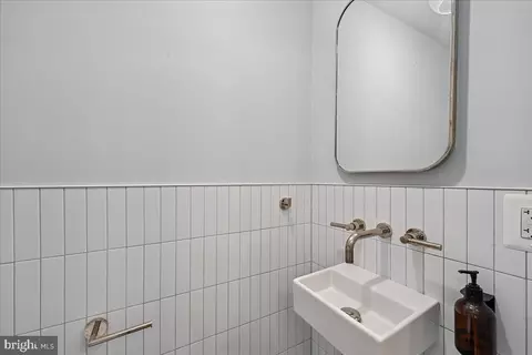Bath - 655 E Street St SE, Washington, DC 20003 photo 1 of 5