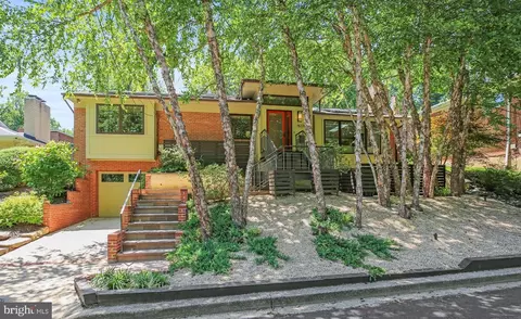 8226 W Beach Dr NW, Washington, DC 20012