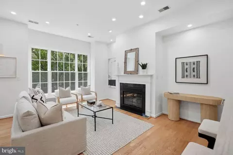 1935 Belmont Rd NW #1122, Washington, DC 20009