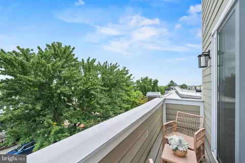 Exterior - 1509 D St NE #2, Washington, DC 20002 photo 3 of 9