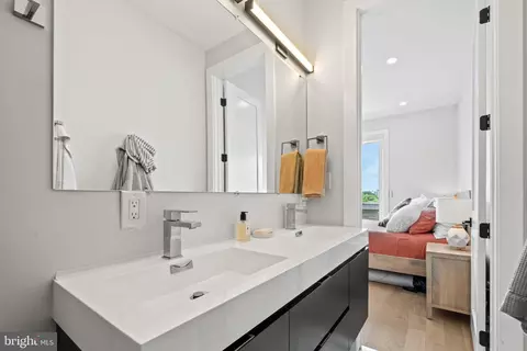 Bath - 1509 D St NE #2, Washington, DC 20002 photo 3 of 5