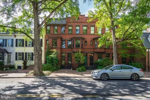 3040 R St NW #1/2, Washington, DC 20007