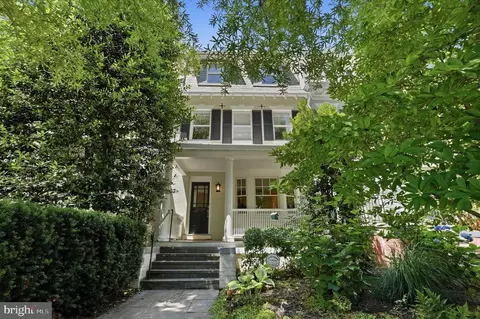 2806 27th St NW, Washington, DC 20008