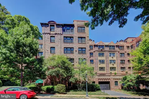 3041 Sedgwick NW #201-D, Washington, DC 20008