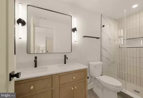Bath - 1463 Harvard St NW #2, Washington, DC 20009 photo 3 of 4