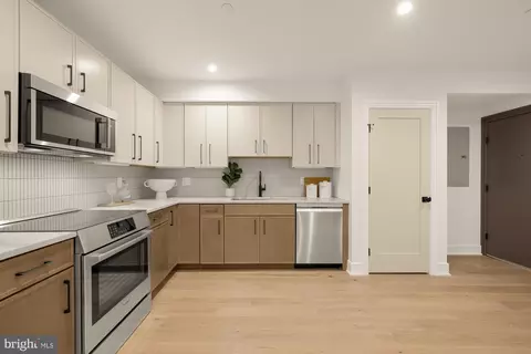 Entry Way - 1463 Harvard St NW #2, Washington, DC 20009 photo 1 of 3