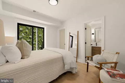 Bedroom - 1463 Harvard St NW #2, Washington, DC 20009 photo 4 of 6