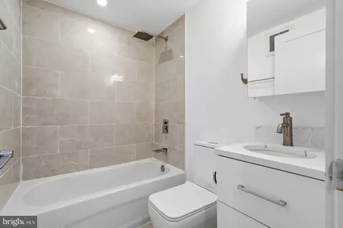 Bath - 1810 Central Pl NE #1, Washington, DC 20002 photo 3 of 5