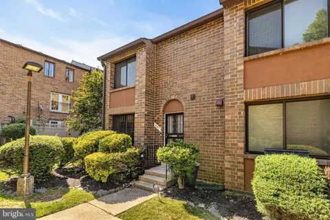 3157 Apple Rd NE #5, Washington, DC 20018