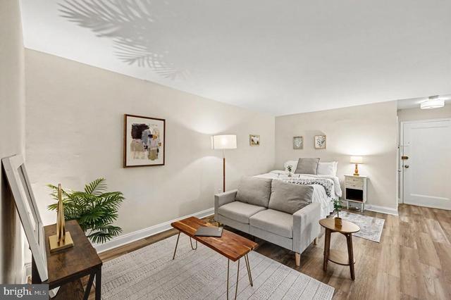 2325 42nd St NW #220, Washington, DC 20007