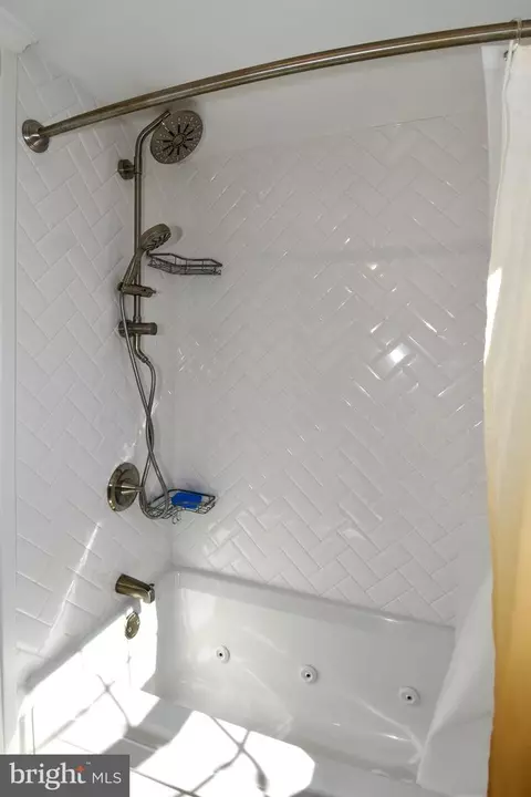 Bath - 2625 3rd St NE #301, Washington, DC 20002 photo 3 of 3