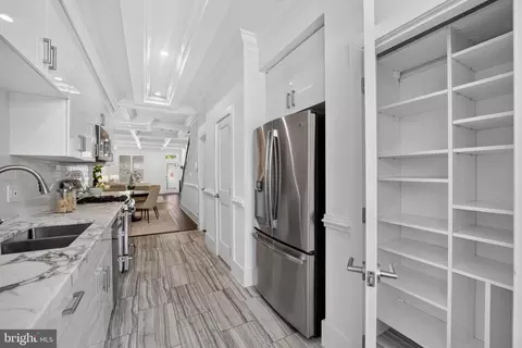 Entry Way - 615 11th St NE, Washington, DC 20002 photo 5 of 12
