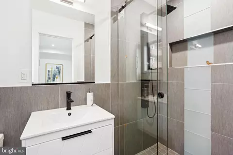 Bath - 304 K St NE #1, Washington, DC 20002 photo 5 of 6