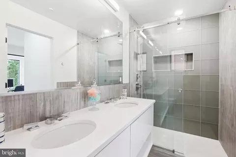Bath - 304 K St NE #1, Washington, DC 20002 photo 3 of 6