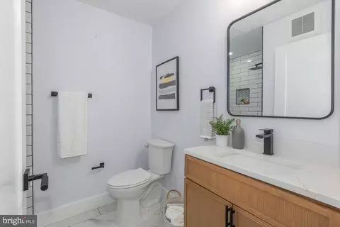 1012 17th Pl NE #TWO, Washington, DC 20002 photo 8