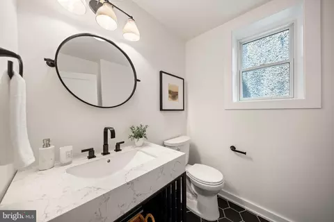 Bath - 131 11th St NE #PH, Washington, DC 20002 photo 1 of 5