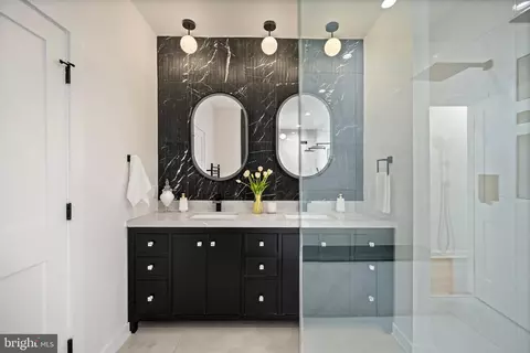 Bath - 131 11th St NE #PH, Washington, DC 20002 photo 3 of 5