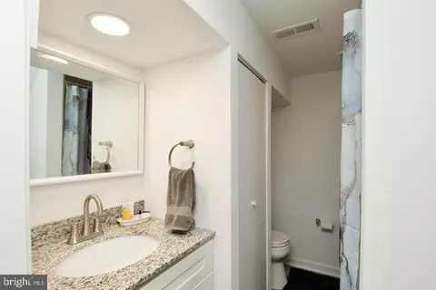 Bath - 1702 Lang Pl NE, Washington, DC 20002 photo 4 of 5