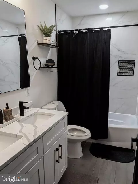 Bath - 1626 K St NE #2, Washington, DC 20002 photo 4 of 4