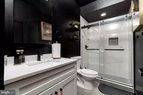 Bath - 1626 K St NE #2, Washington, DC 20002 photo 2 of 4