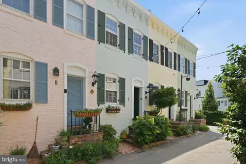 5 Pomander Walk NW, Washington, DC 20007