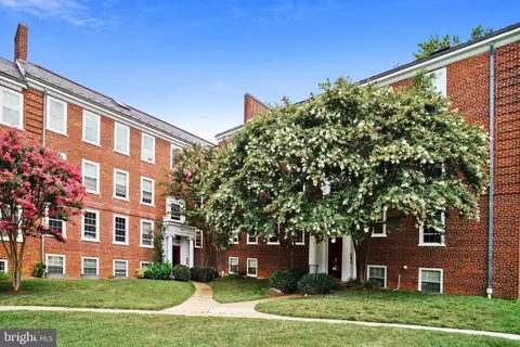 3930 Langley Ct NW #B638, Washington, DC 20016