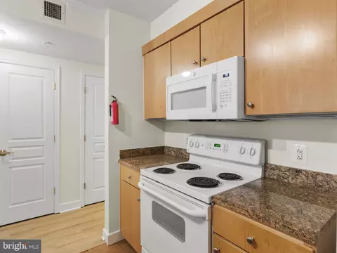 616 E St NW #407, Washington, DC 20004 photo 8