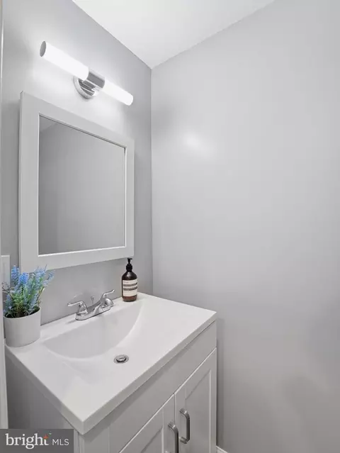 Bath - 1705 D St SE #2, Washington, DC 20003 photo 1 of 4