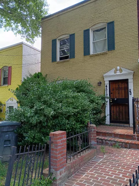 4517 Dix St NE, Washington, DC 20019