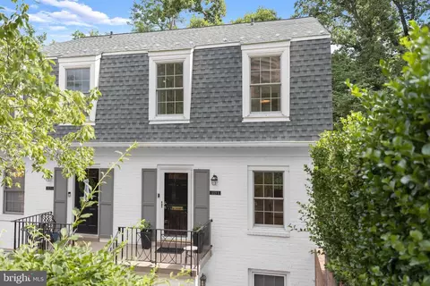 3229 Sutton Pl NW #B, Washington, DC 20016
