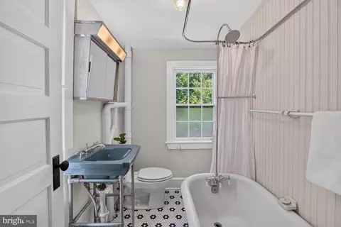 Bath - 4430 Grant Rd NW, Washington, DC 20016 photo 1 of 1