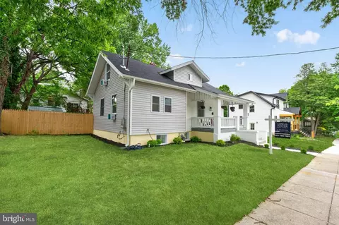 1004 Shepherd St NE, Washington, DC 20017