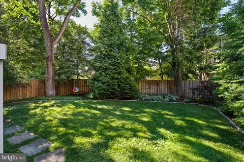 Exterior - 3624 Davis St NW, Washington, DC 20007 photo 6 of 6